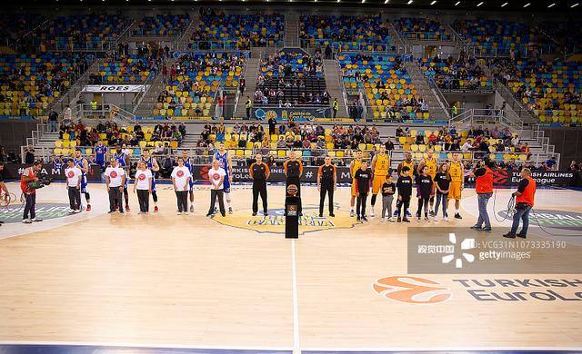 杰伦·布朗：沃尔什打得很好，但他得保持谦逊继续干脏活累活（杰伦·布朗：沃尔什表现可圈可点，但仍须谦逊并继续承担脏活累活）