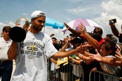 NBA：独行侠末节逆转 公牛痛失好局（NBA：独行侠末节翻盘，公牛错失胜机）