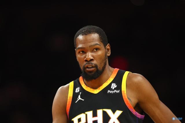 中国U17vs文莱U17：邝兆镭、万项首发，何思凡、金昱成出战（中国U17对阵文莱U17：邝兆镭、万项先发，何思凡、金昱成登场）