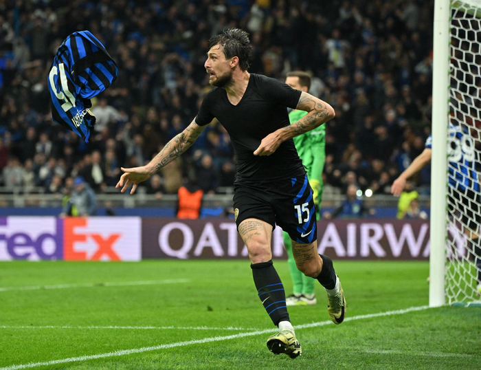 这队进攻端火力全开（这支球队进攻火力爆棚）