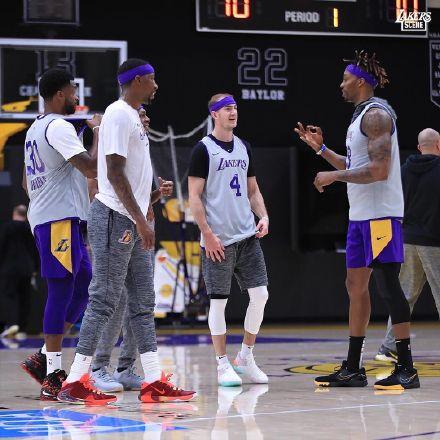 五大联赛仍有三支球队联赛不胜：狼队、维罗纳、佛罗伦萨（五大联赛尚有三队未尝联赛胜绩：狼队、维罗纳、佛罗伦萨）