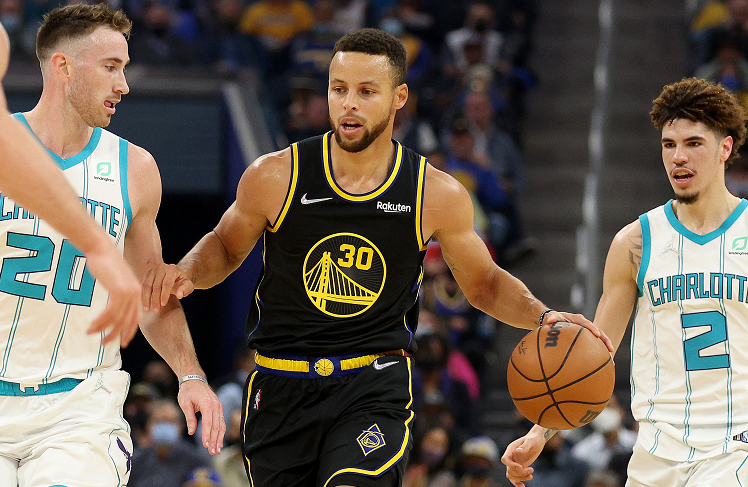 6场比赛狂砍230分！爱德华兹近6场场均命中5记三分（6战轰下230分！爱德华兹近6场场均命中5个三分）