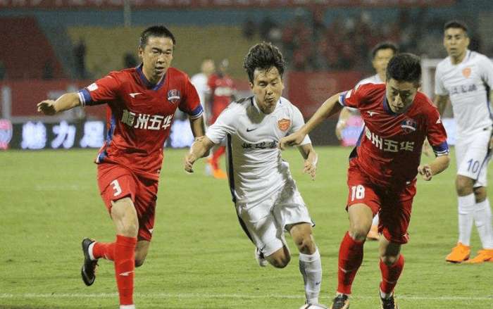 有爱!梁靖崑1-2不敌小勒布伦一脸惊讶,孙颖莎微笑着帮他复盘失利